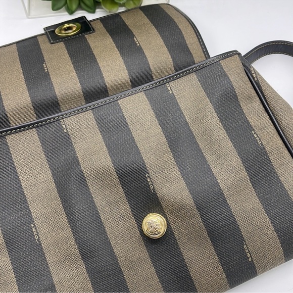 AUTHENTIC Fendi crossbody - Picture 6 of 12